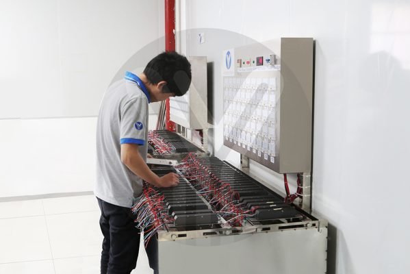 Испытание на старение замка электрической вилки