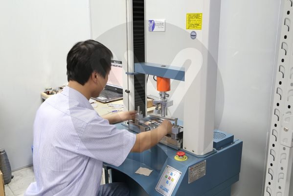 Проверка натяжения магнитного замка